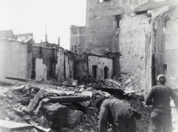 People in war damaged Zhabei, Shanghai, 1932