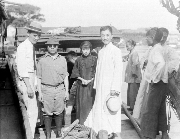 Wu Chaoshu and others on board a boat