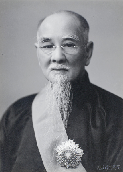 Studio portrait of Lin Sen (林森)