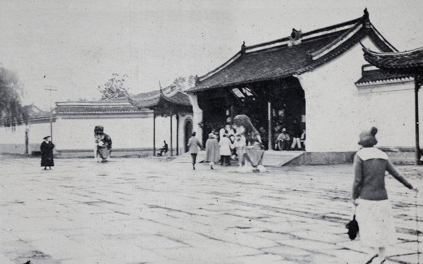 Entrance to Yue Fei Temple, West Lake (Xihu), Hangzhou