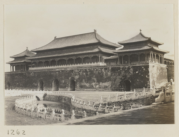 Neijinshui Qiao and north facade of Wu men