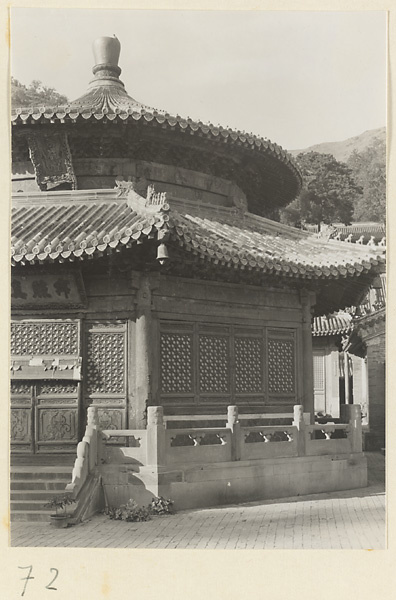 Detail of temple building at Tan zhe si