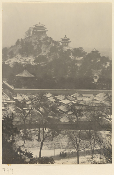 Jingshan Gong Yuan seen from Beihai Gong Yuan in winter