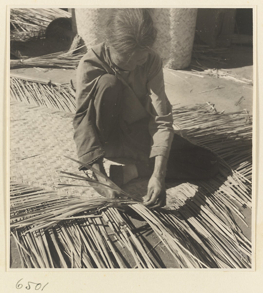 Woman weaving a mat at a mat-making shop