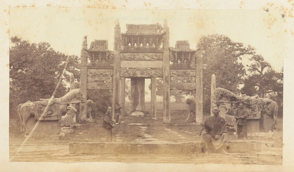 Four Chinese men beside a pailou at a grave, near Wan Chu, near Ningbo
