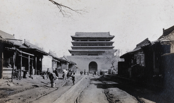 City gate and road, Taiyuan
