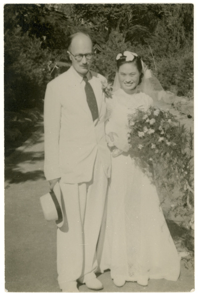 Michael Lindsay (林迈可) and Hsiao Li Lindsay (李效黎) on their wedding day, Yenching University (燕京大學), Beijing (北京), 25 June 1941