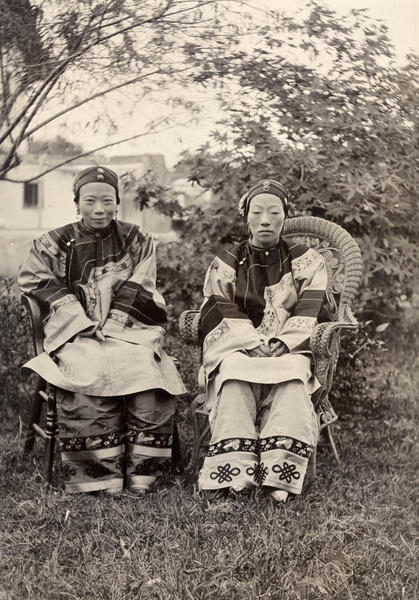 The wives of one of the mandarins at Dongshan