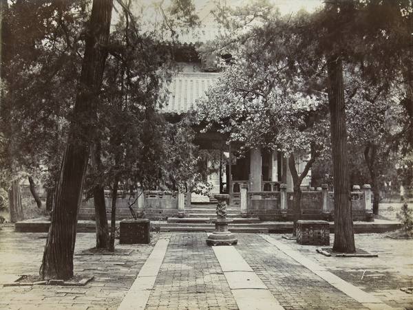 Altar at the Temple of Confucius, Chu Fou