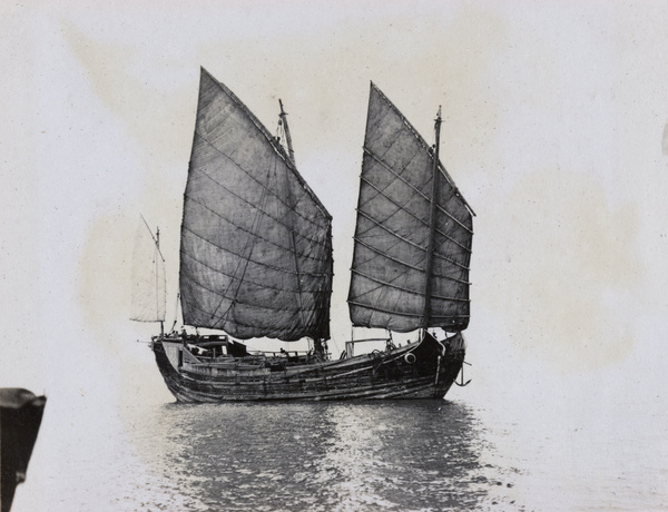 A becalmed junk – an image used in the design of the 1932 ‘Sun Yat-sen Dollar’