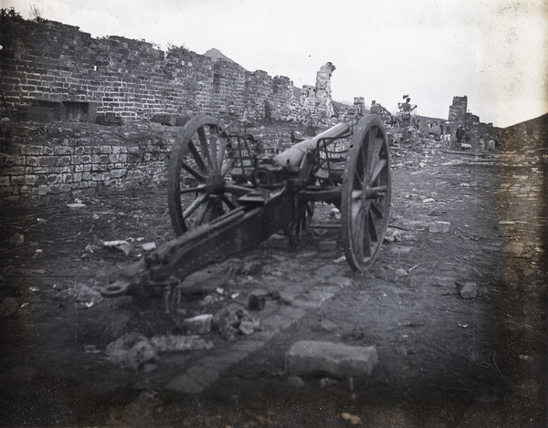 Rebel artillery on top of Taipingmen (太平门), Nanjing (南京市)