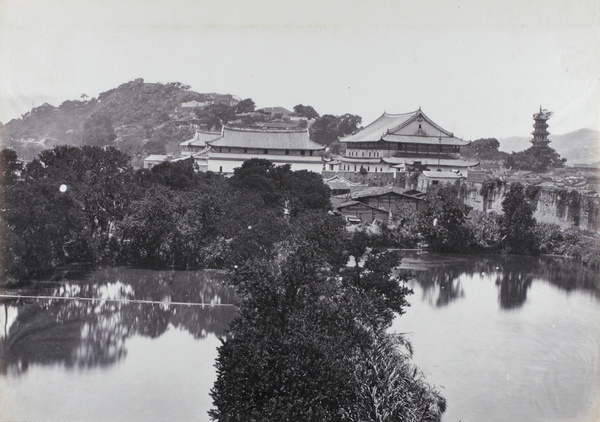 Gate and walls of the city of Foochow