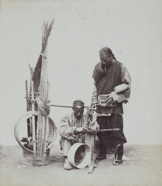 A pedlar making a bamboo food steamer basket (蒸笼; 蒸籠)