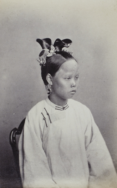 The coiffure of a Shantou girl