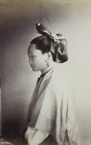 The coiffure of a Shantou woman