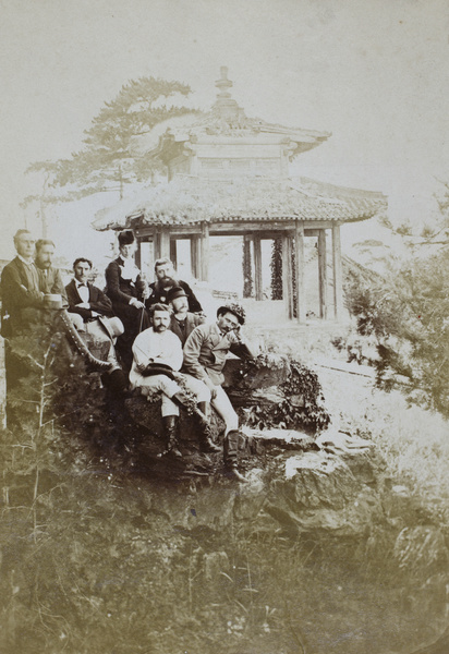 A group near a tea pavilion, Wanshoushan (Longevity Hill 万寿山), Beijing