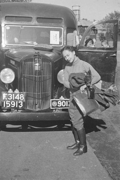 Elsie Lee Soong and vehicle