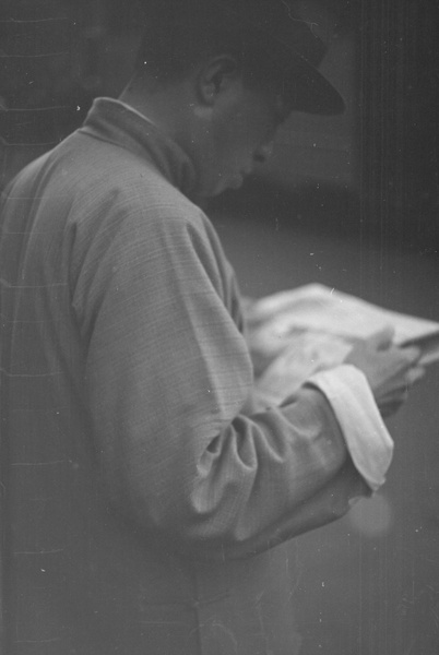 Man reading a newspaper, Shanghai