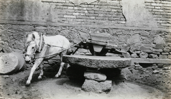 Horse-powered mill | Historical Photographs of China