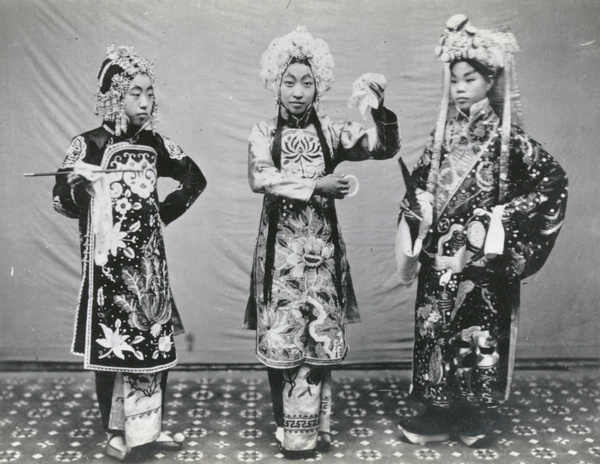 Mei Lanfang (centre) in the opera 'Picking up the the Jade Bracelet'