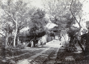 Bridge and gateway at Lingyin Temple (靈隱冷泉亭), West Lake (西湖), Hangzhou (杭州)