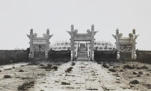 Marbel gate and Yuanqiu (圜丘) behind, Temple of Heaven, Beijing 