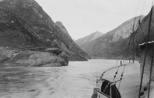 Port side view of Yangtze Gorges