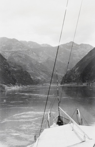 Bow view of Yangtze Gorges