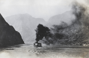 Lots of smoke from the steamer, Yangtze Gorges