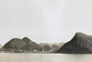 A walled city on the Yangtze River just below Jiujiang, Pengze