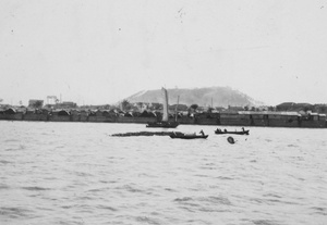 A flock of ducks and a junk on the Qinhuai River (秦淮河), Nanjing
