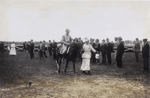 Woman leading a racehorse, Hankow Race Club (汉口赛马会)
