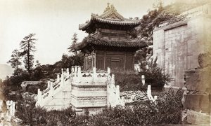 The Bronze Pagoda (宝云阁) at Longevity Hill (万寿山 Wanshoushan), Summer Palace, Beijing, protected from thieves