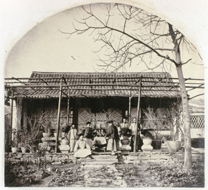 An official and his family, Ningbo