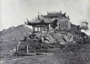 A temple at the foot of Zhaobai Mountain (招宝山), Zhenhai