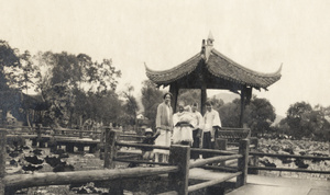 Lily Crellin, with Cecil Crellin and Chinese women, on a zigzag bridge, Hangchow