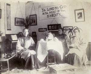 Sitting Room at Sin-tien-tsi, 1907
