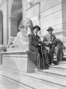 Hu Hanmin and a colleague, Egyptian Museum, Cairo