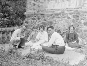T.V. Soong, Eugene Chen, Zhang Yunying and two more women having a picnic