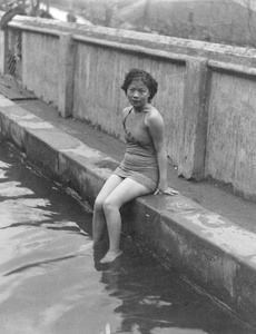 Liu Shengyi by a swiming pool, Northern Hot Springs