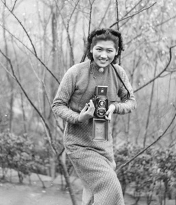Jiang Fangling with a camera, Northern Hot Springs, 1940