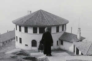 Fu Bingchang at Sun Ke's home 'The Round House', Chungking, 1940