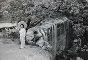 Jiang Fangling at Da Mo Tan Falls, Pei-pai