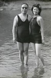 Fu Bingchang and Jiang Fangling in bathing costumes