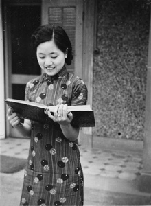An unidentified woman, reading a book