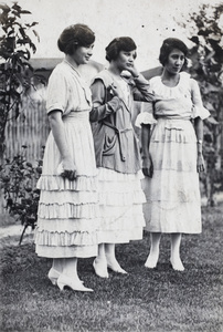 Nellie and Molly Noble with Edie Gundry, 35 Tongshan Road, Hongkou, Shanghai