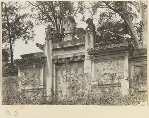 Gate with relief panels of lions at Gang Tie miao
