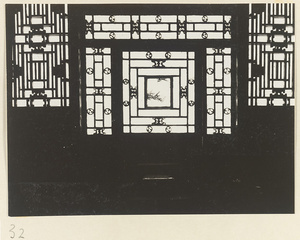 Temple interior at Xi yu si showing a partition with latticework
