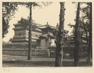 Liu li ge (left) and other temple buildings at Da xi tian