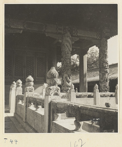 Detail of Da cheng dian at the Kong miao showing marble balustrade and dragon columns